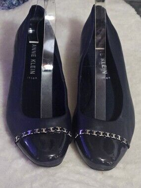 Anne Klein Navy Ballet Flats with Silver Chain Accent Size 9.5 EUC